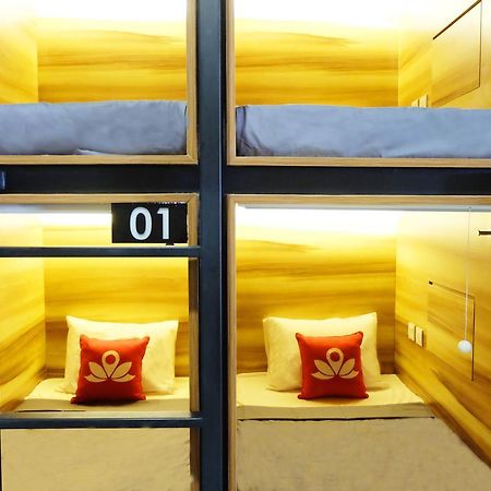 Zen Hostel Gubeng Station Surabaya Ngoại thất bức ảnh
