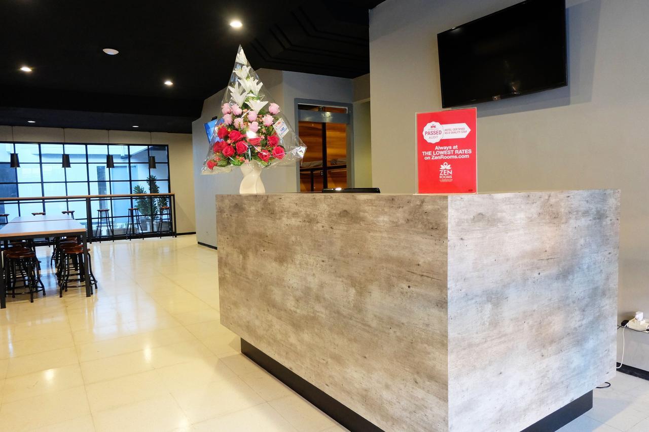 Zen Hostel Gubeng Station Surabaya Ngoại thất bức ảnh