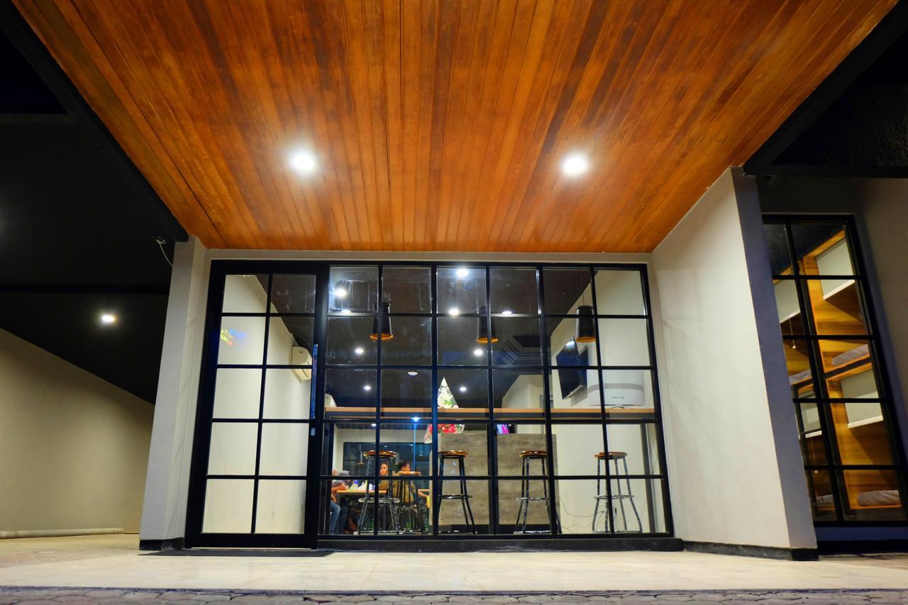 Zen Hostel Gubeng Station Surabaya Ngoại thất bức ảnh